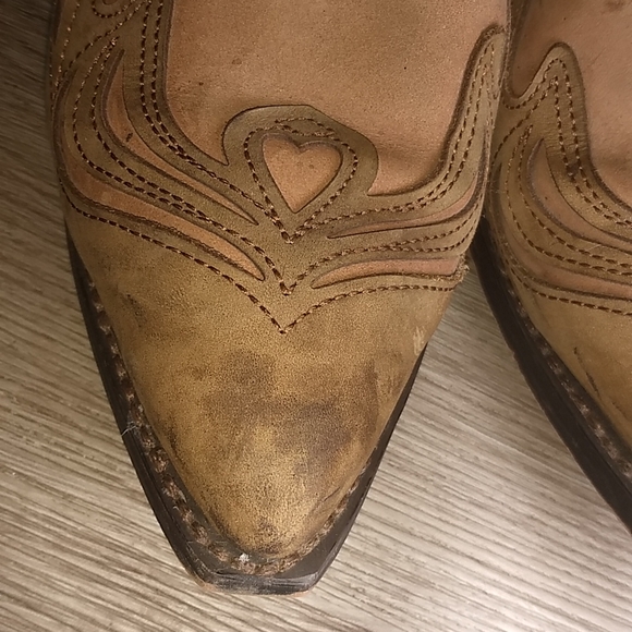 Ladies buckskin color leather boots. Sz.9.5 - Picture 5 of 10